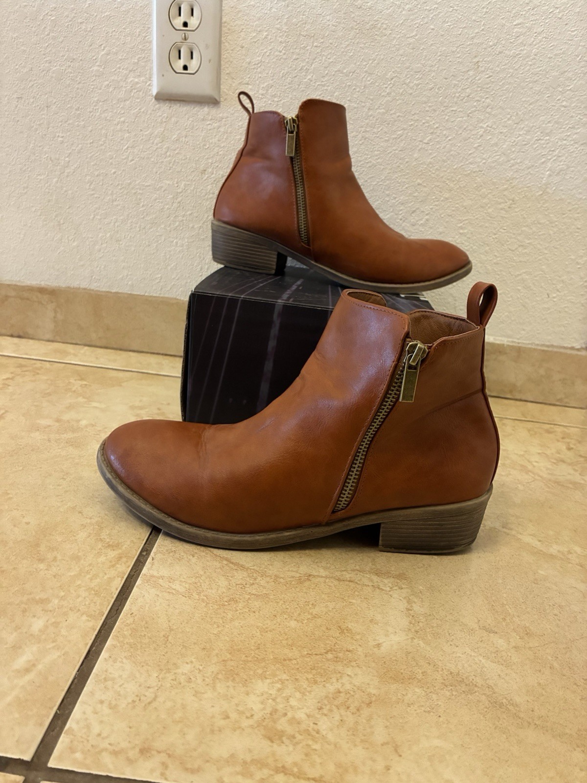 jeossy milan Block Heels Size 8.5 Brown Synthetic Leather