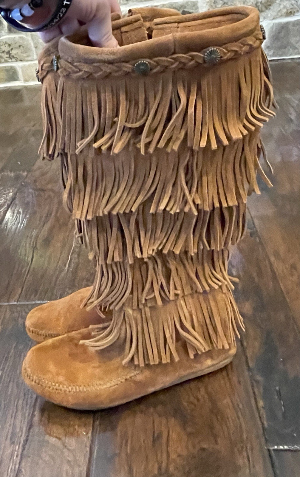 Minnetonka 5 Layer Fringe Moccasin Boot With Conchos Size 8 Brown