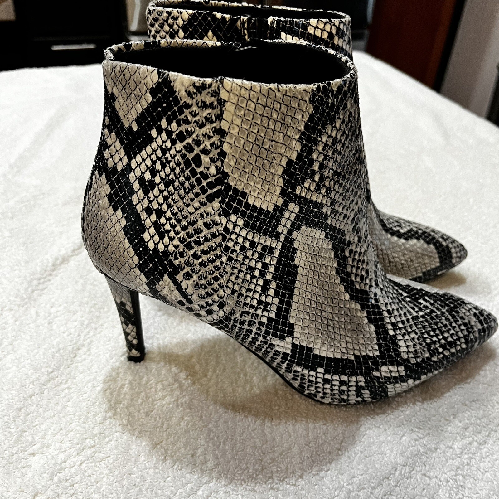 Women’s Gray Faux Snakeskin High Heel Ankle Boot. 9 Classic Mobwife