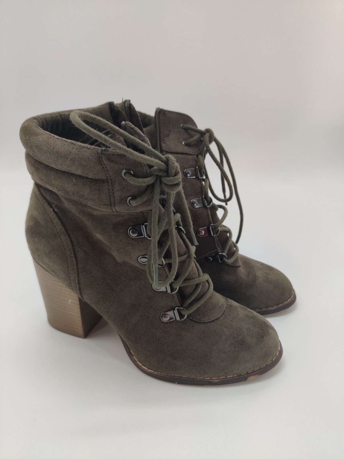 Women’s Heeled Olive Boot Sz 8.5 Synthetic Suede