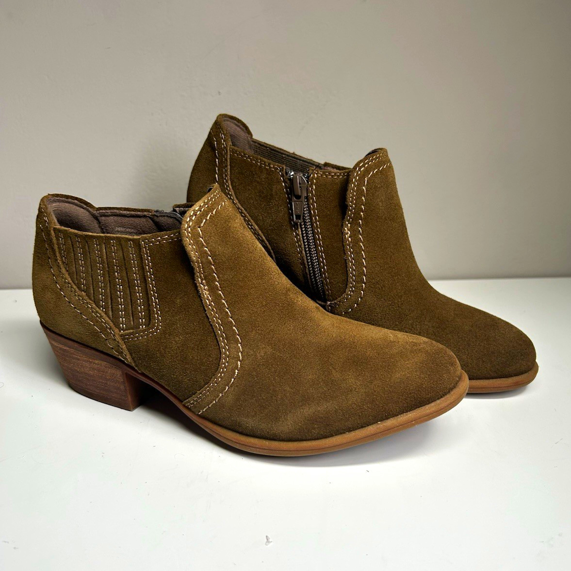 Earth Peak Peru Women’s Suede Side Zip Ankle Booties Almond Toe Brown 7