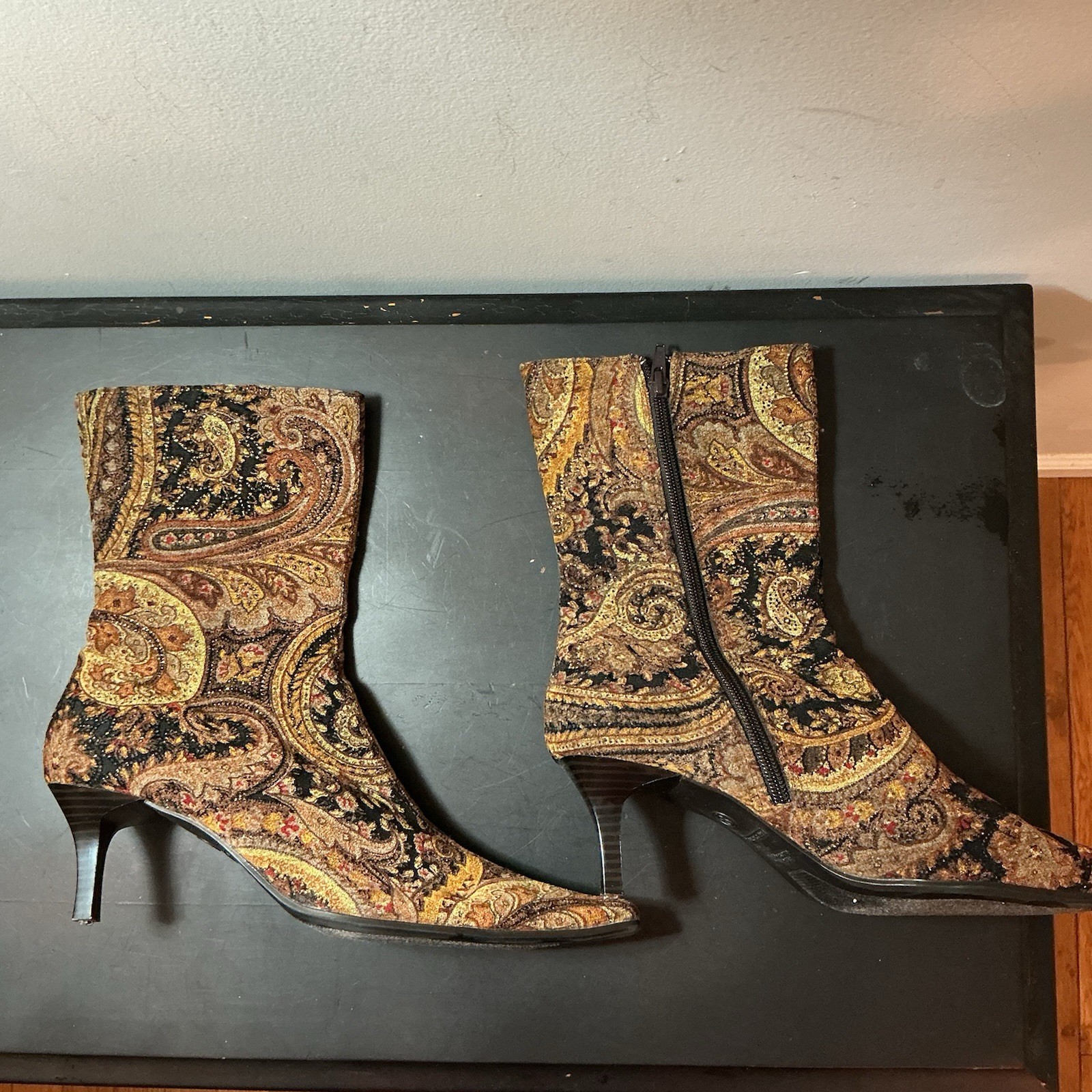 Predictions Paisley Print Mid Calf Boots Brocade Booties Sparkly Boho Kitten 9