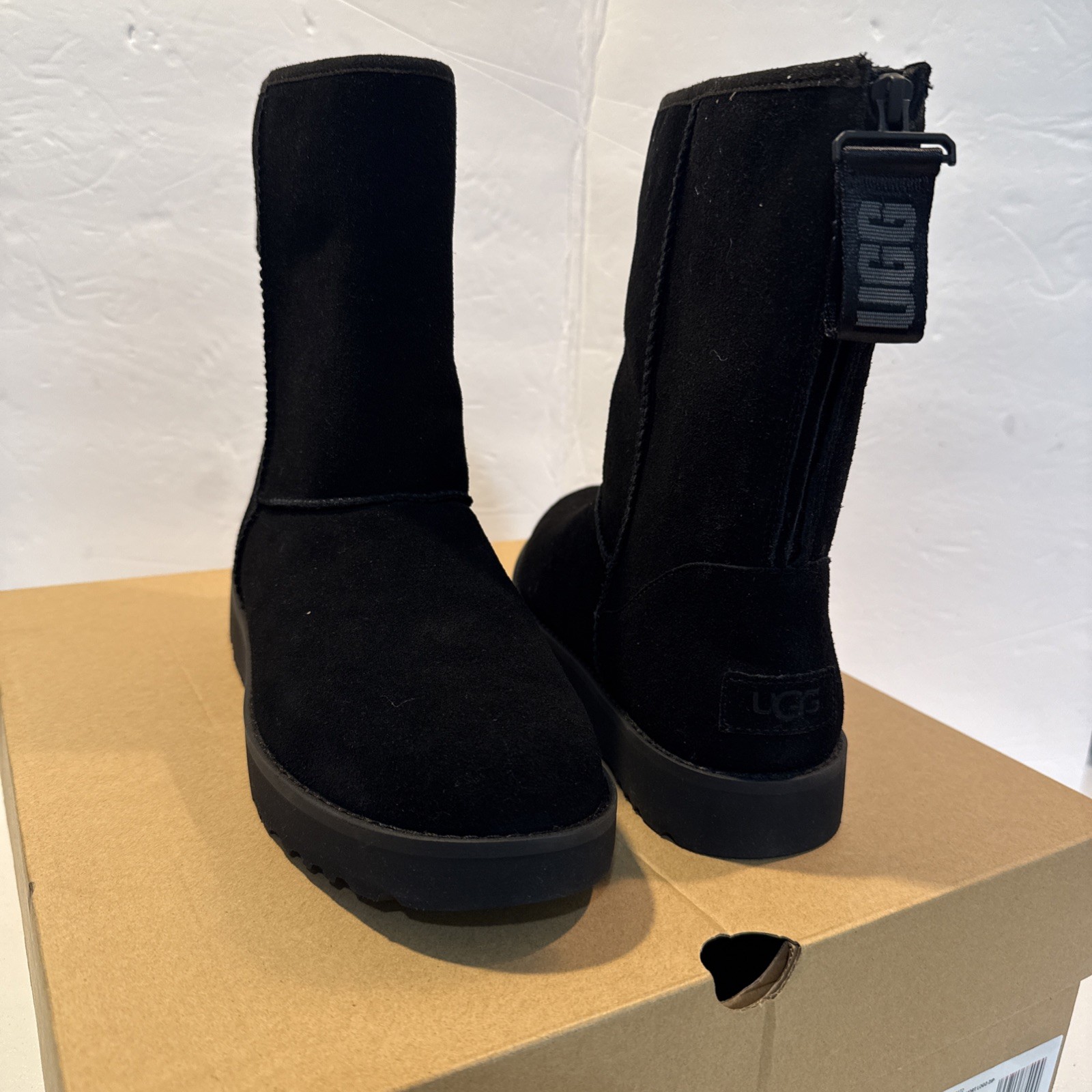 UGG CLASSIC SHORT Logo Zip Black BOOT US 11/ EU 42/ UK 9