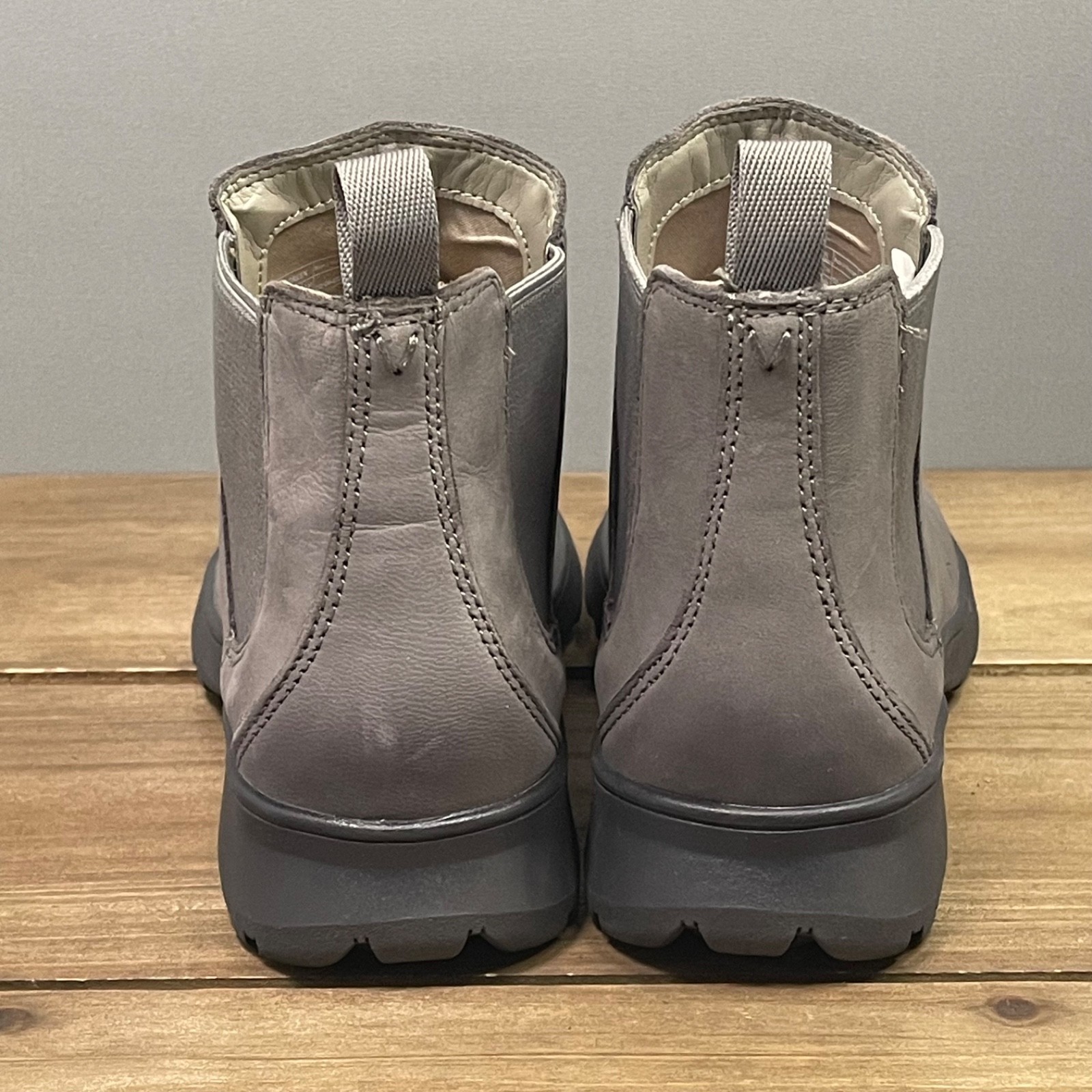 Vionic Women’s Evergreen Water Resistant Ankle Boots Size 6 Charcoal Gray Nubuck