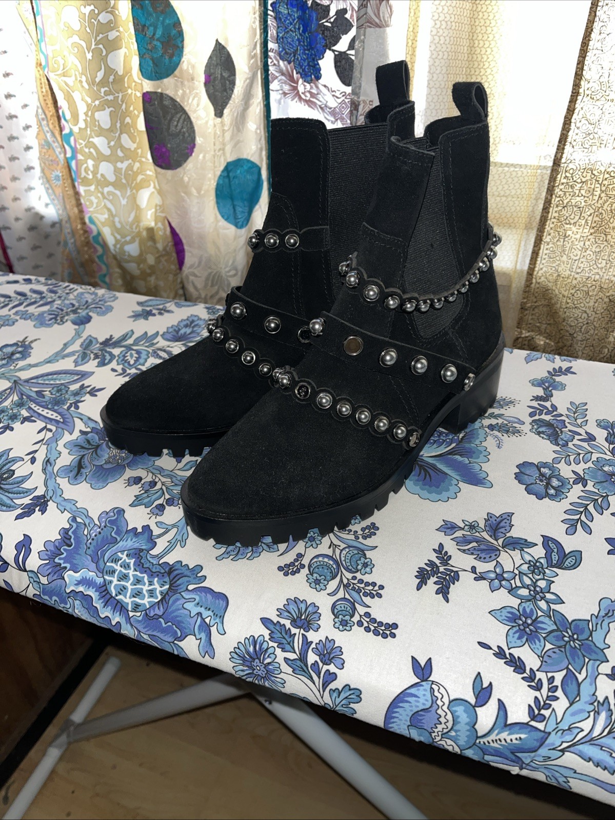 KARL LAGERFELD PARIS WOMENS BLACK ANKLE BOOTS SIZE 8M Silver Studs