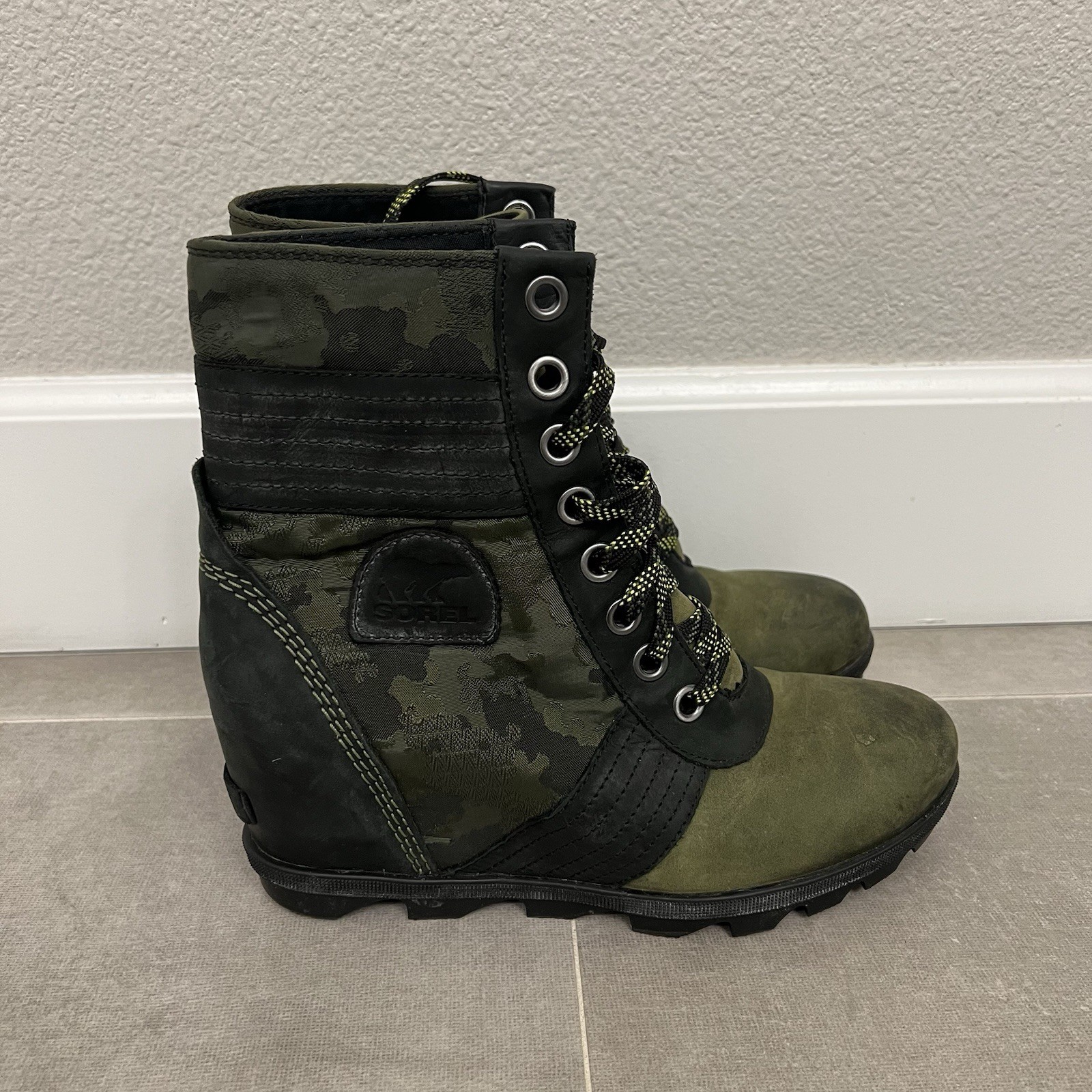 Sorel Lexie Womens Size 9.5 Green Camo Hidden Wedge Winter Boots Shoes