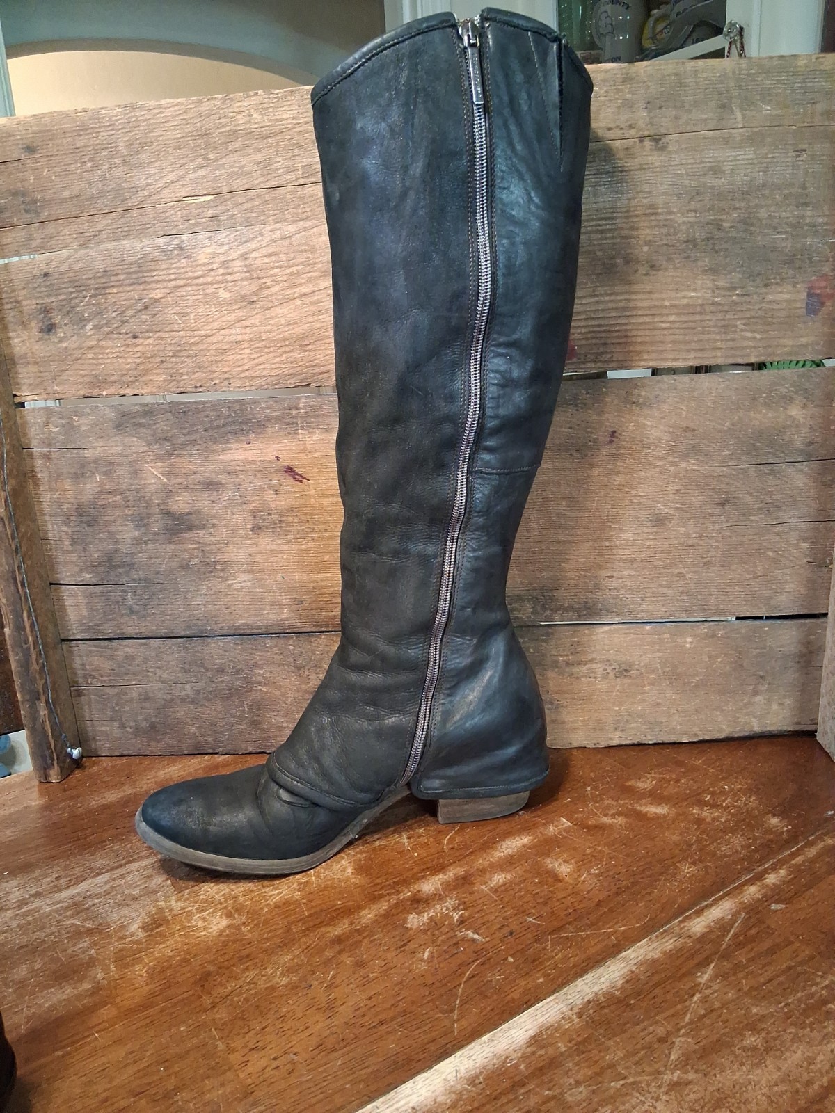 Donald J. Pliner Devi Black knee high western couture leather boots women’s 8