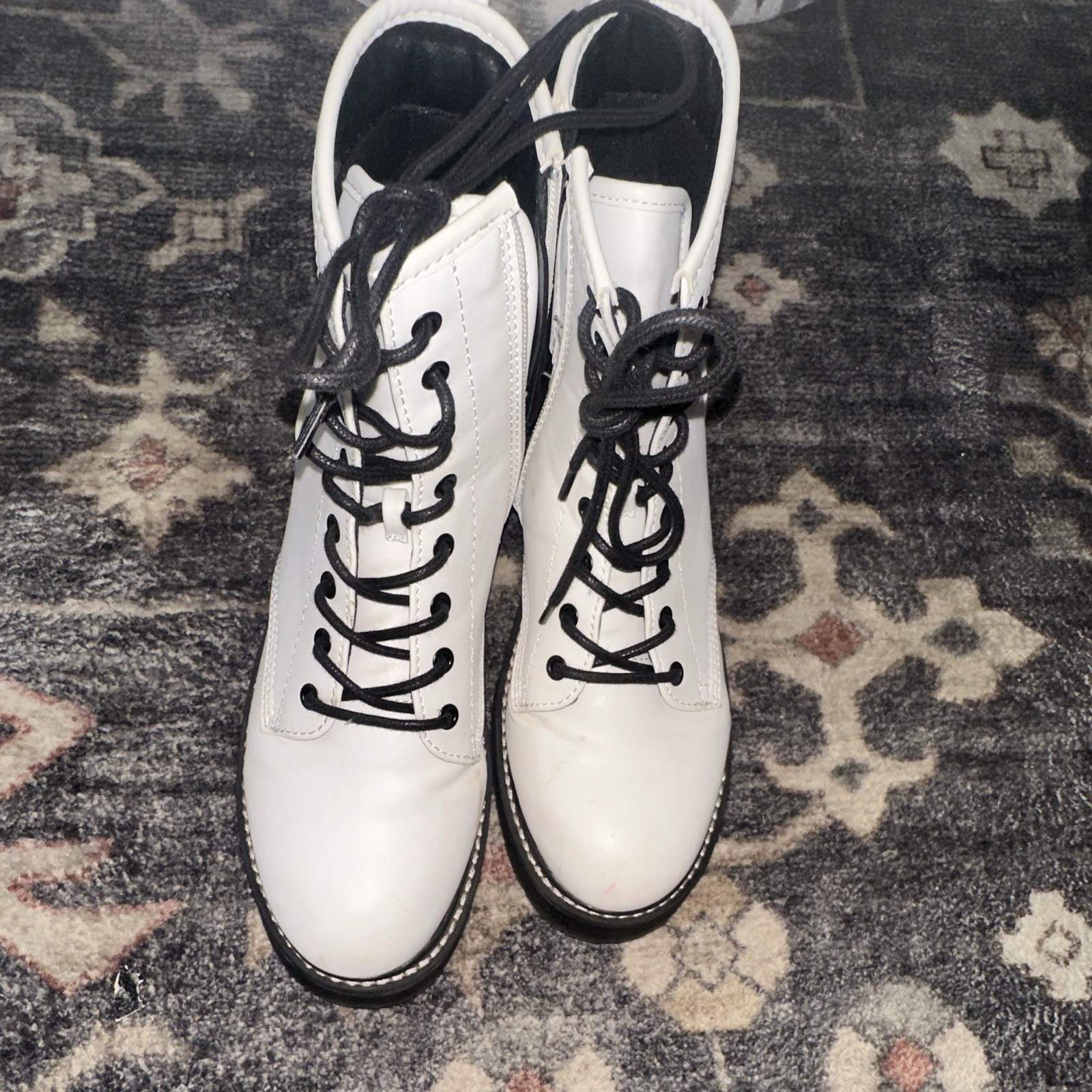Madden Girl Carro Lace-Up Combat Ankle Boots White/Black Platform 8.5M