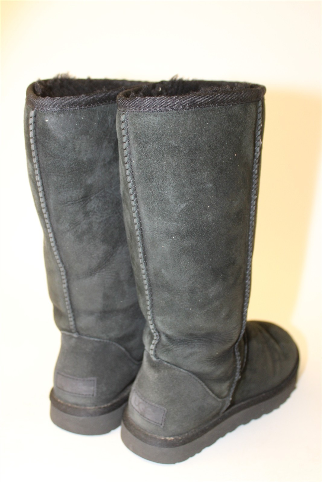 UGG Classic Tall II Womens Size 7 38 Black Suede Shearling Pull On Boots 1016224