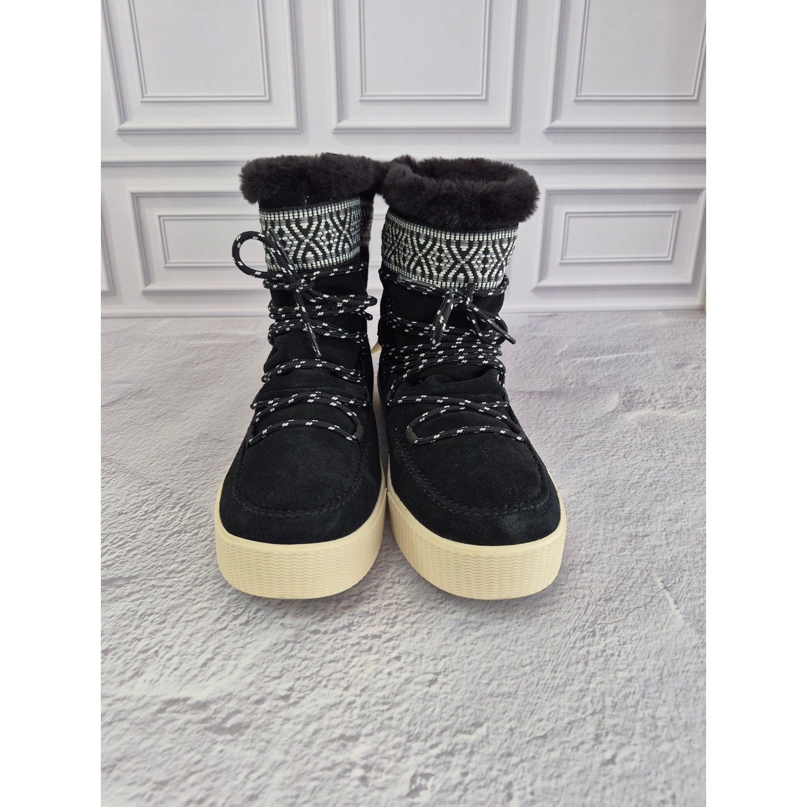 TOMS Alpine Black Suede Faux Fur Trim Lace Up Winter Boots Womens 9 10010903