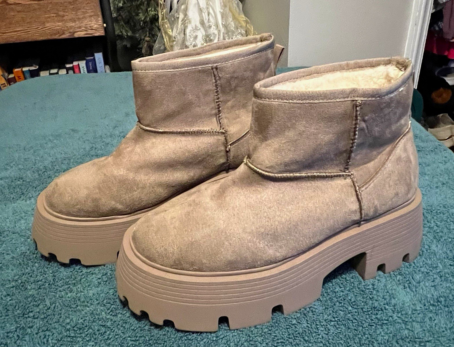 Pink Lily Wilder Beige Suede Platform Boots Faux Fur Lined Lug Sole. Size 8.5