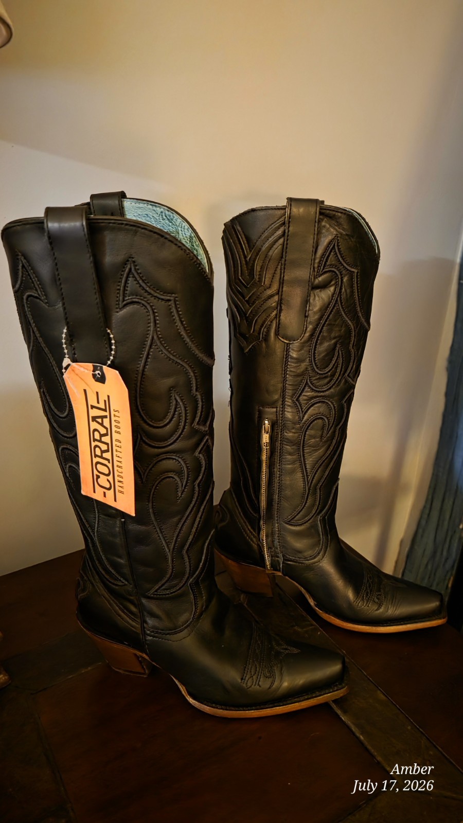 Corral WOMEN’S BLACK EMBROIDERY TALL TOP SNIP TOE COWBOY BOOT SZ 8 (Z5075)