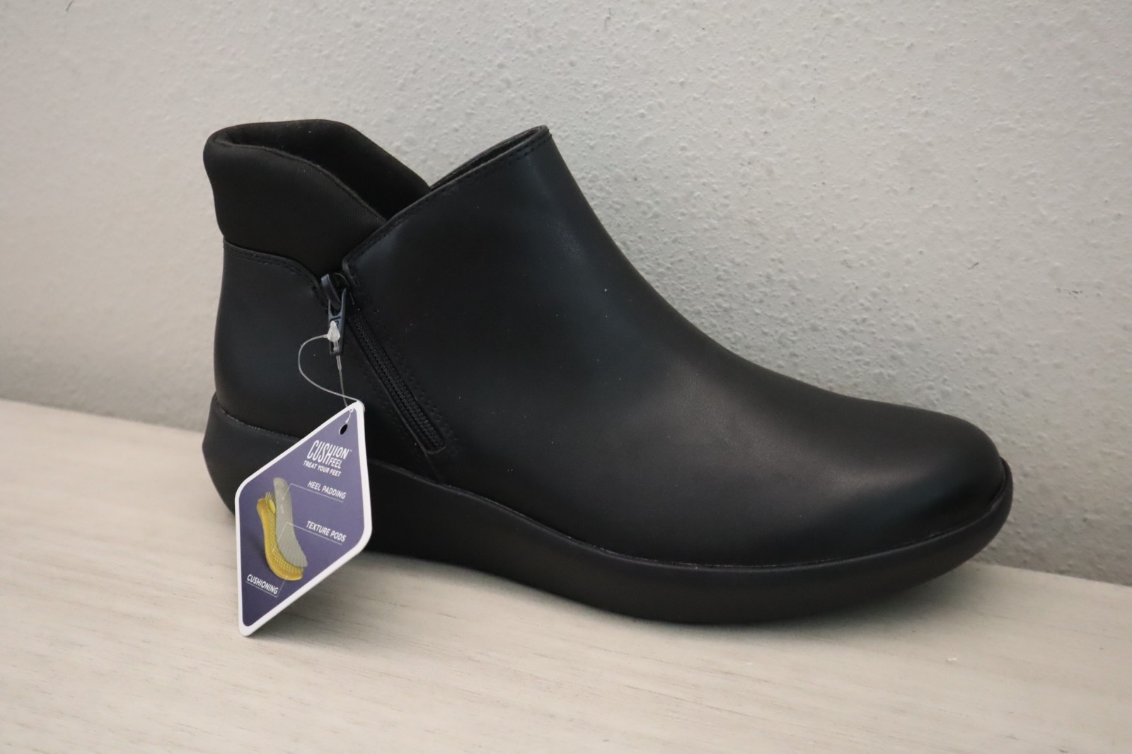 Clarks 63322 Womens Size 9 Black Kayleigh Mid Boots w/Cushion Feel Padding