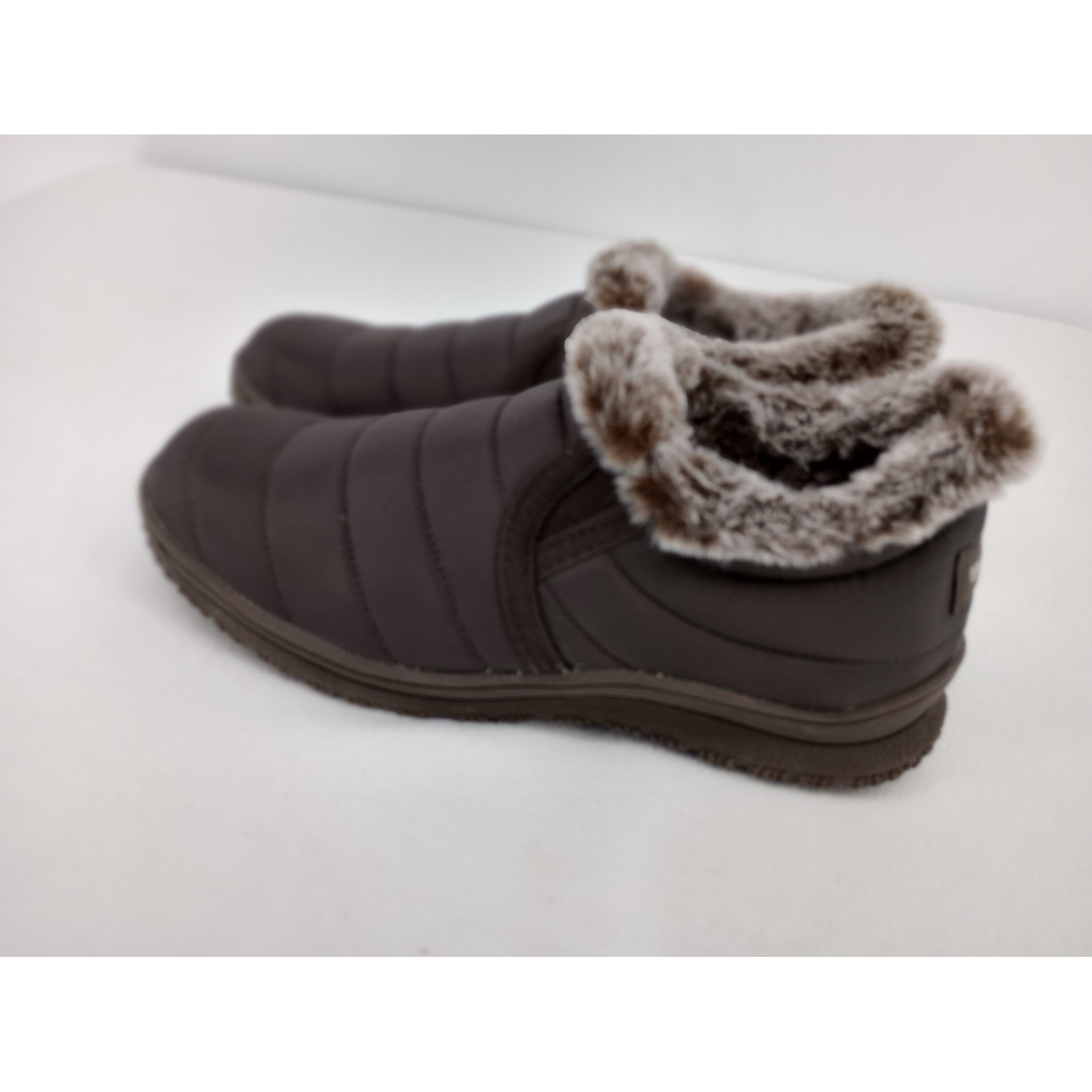 Minnetonka Quilted Weather Resistant Slip On Shoes Women Size 9 Brown Faux Fur