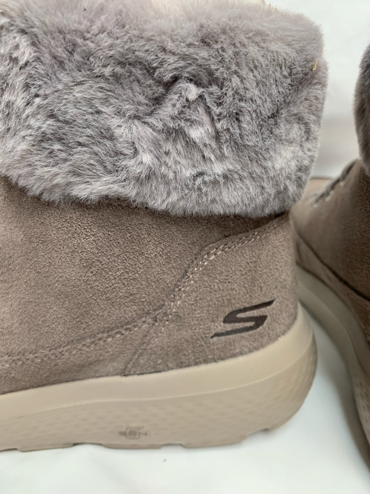 Women’s Skechers On-the-Go City 2 Winter Chill Boots Style Dark Taupe 10 WIDE