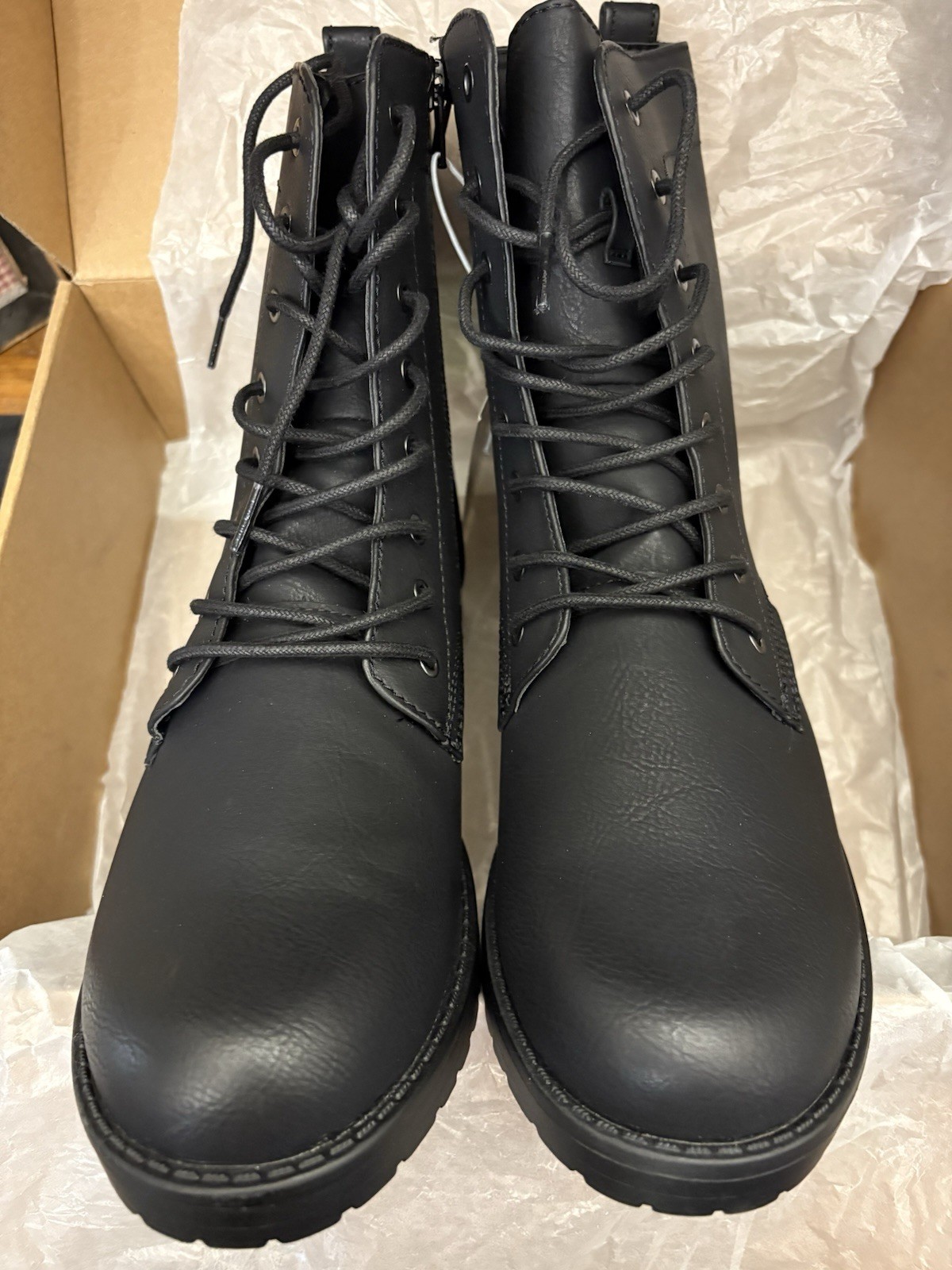 Amazon Essentials Women’s Collins Combat Boots Lace-Up, Black, Size 11