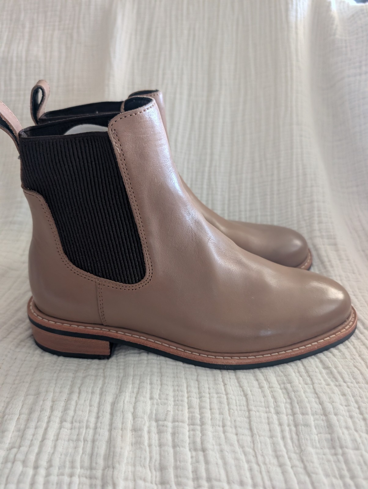 New! Nisolo Carmen Chelsea Boot Size 8.5 Almond Nude Brown