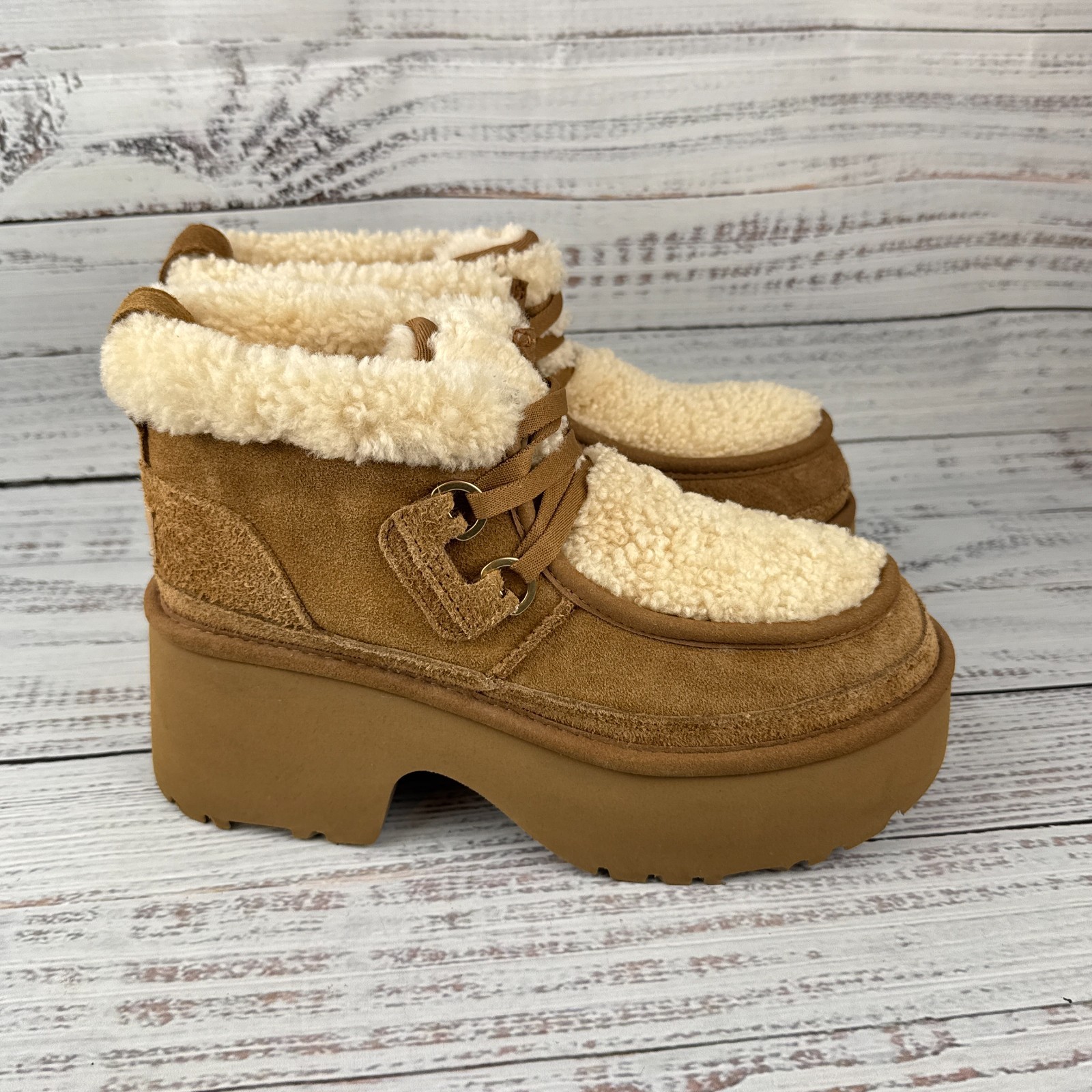 UGG Classic New Heights Womens US 8 Lace Up Boots Chestnut Suede