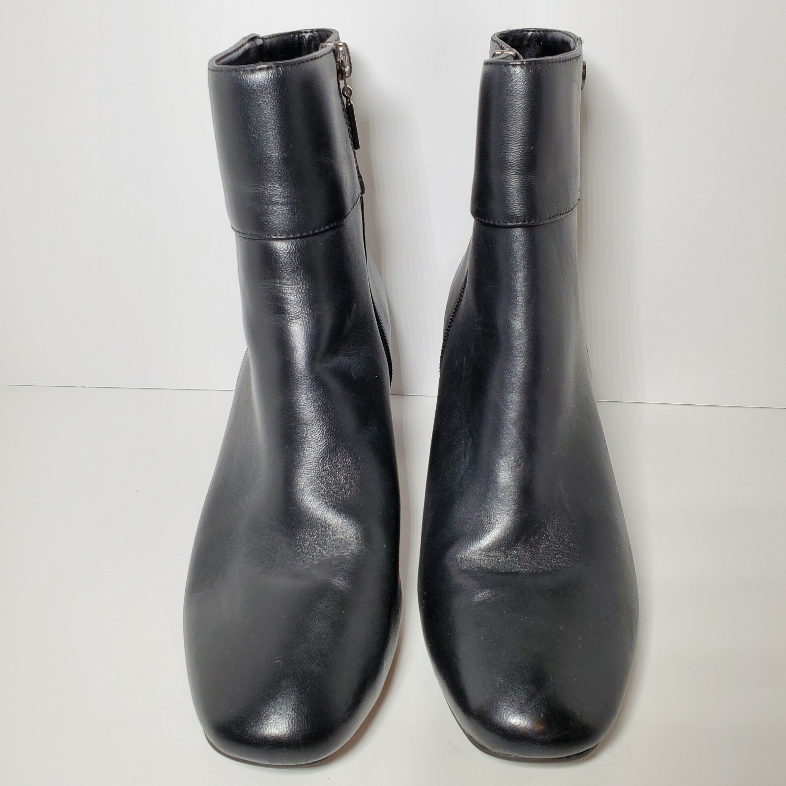Jones New York ‘Brittany’ Womens Sz 8.5 Black Leather Bootie Soft Button Detail