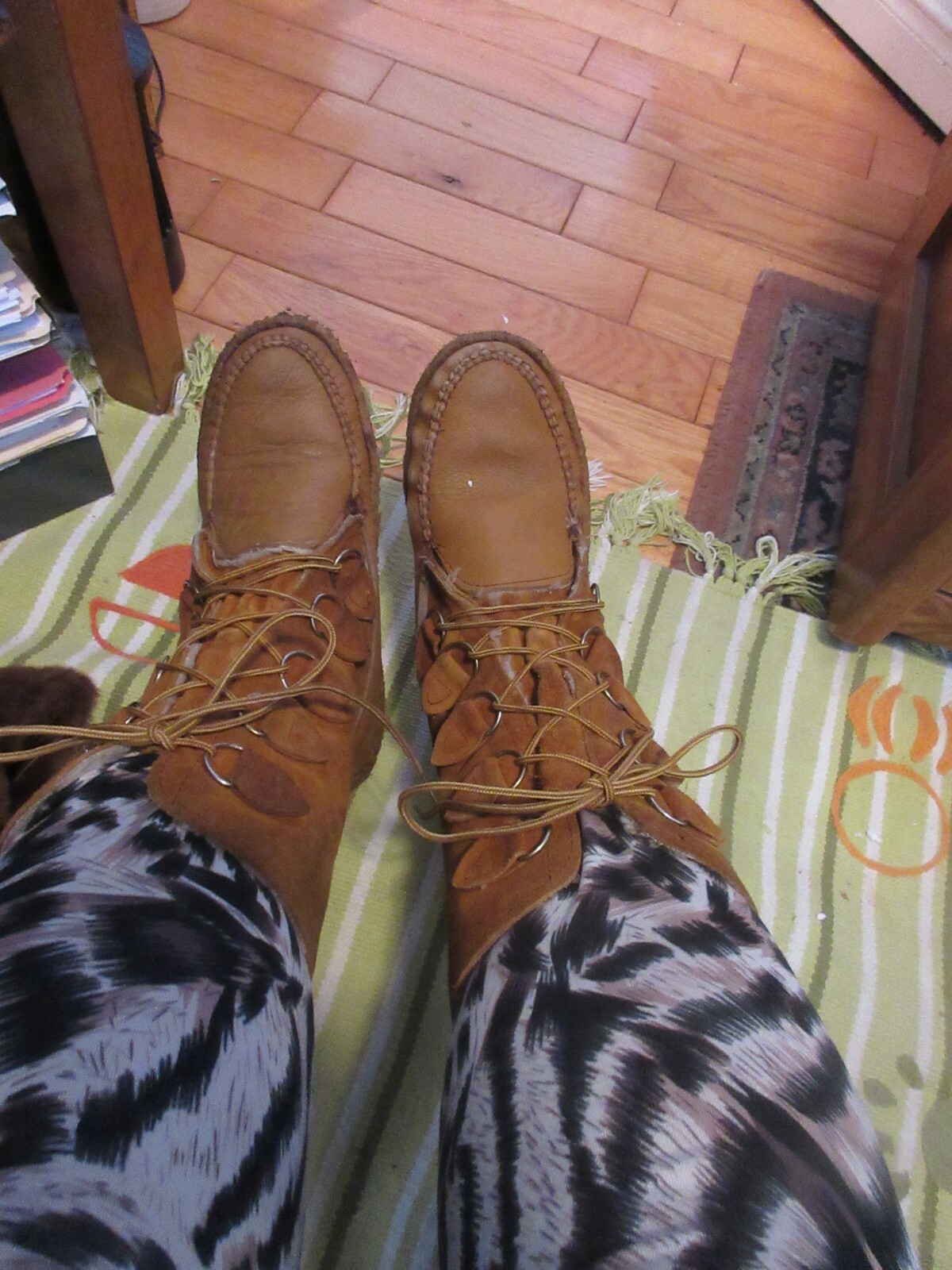 #195 Women Mukluk Bastin Bros moccasin boots size 9 leather 50s