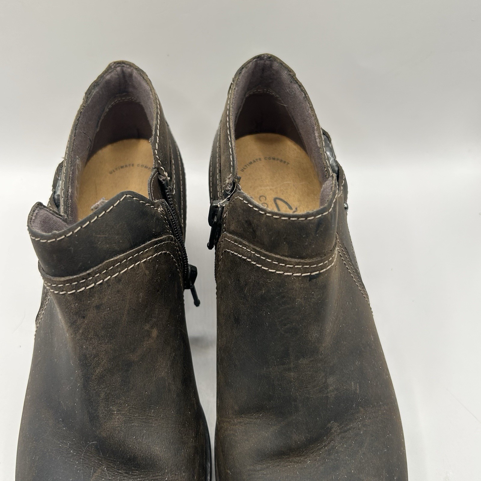 Clark’s Charlton Grace Ankle Boots Taupe Oily Leather Colorway Womens Size 6.5
