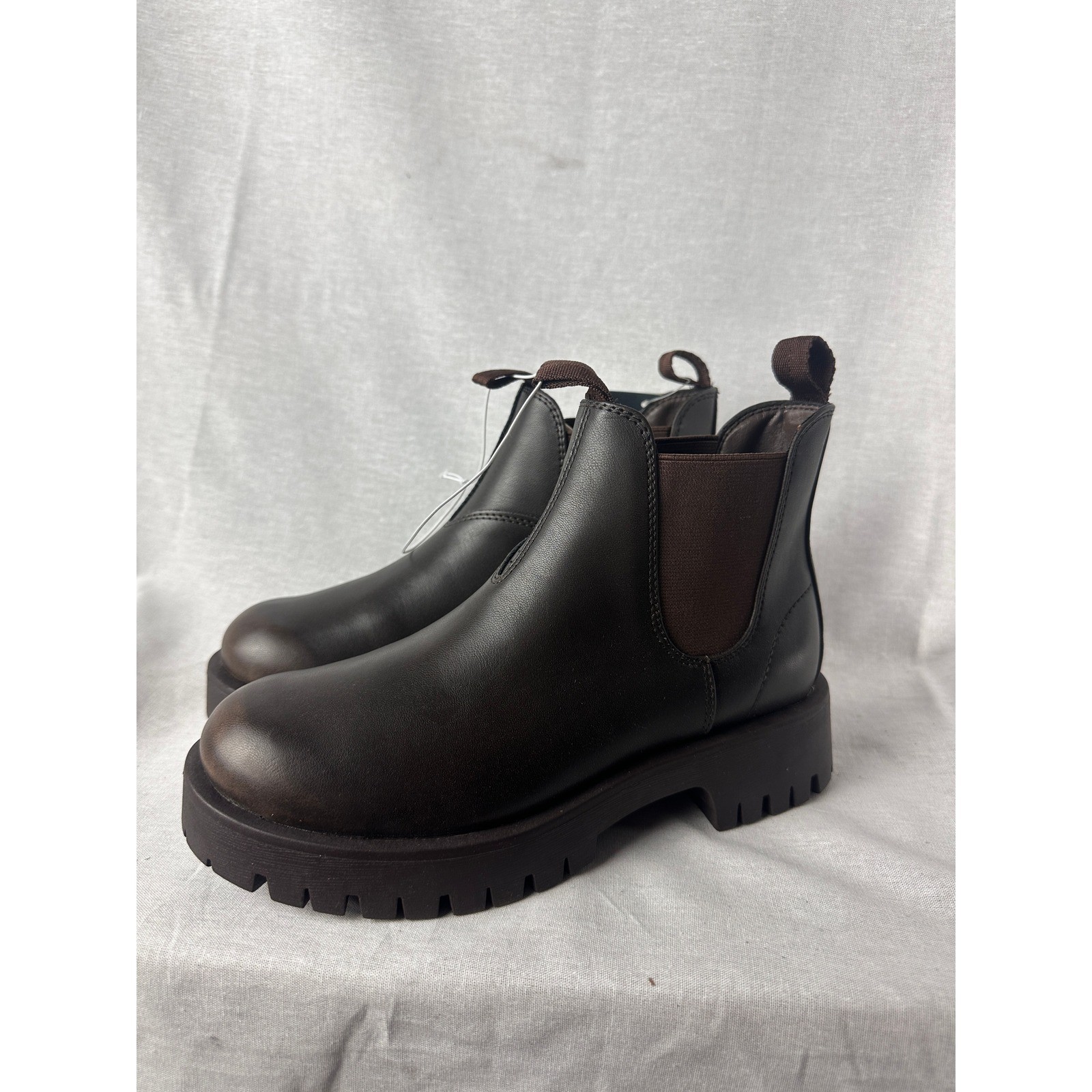 Universal Thread Zora Brown Chelsea Lug Sole Memory Foam Boots 096104811 Women 6