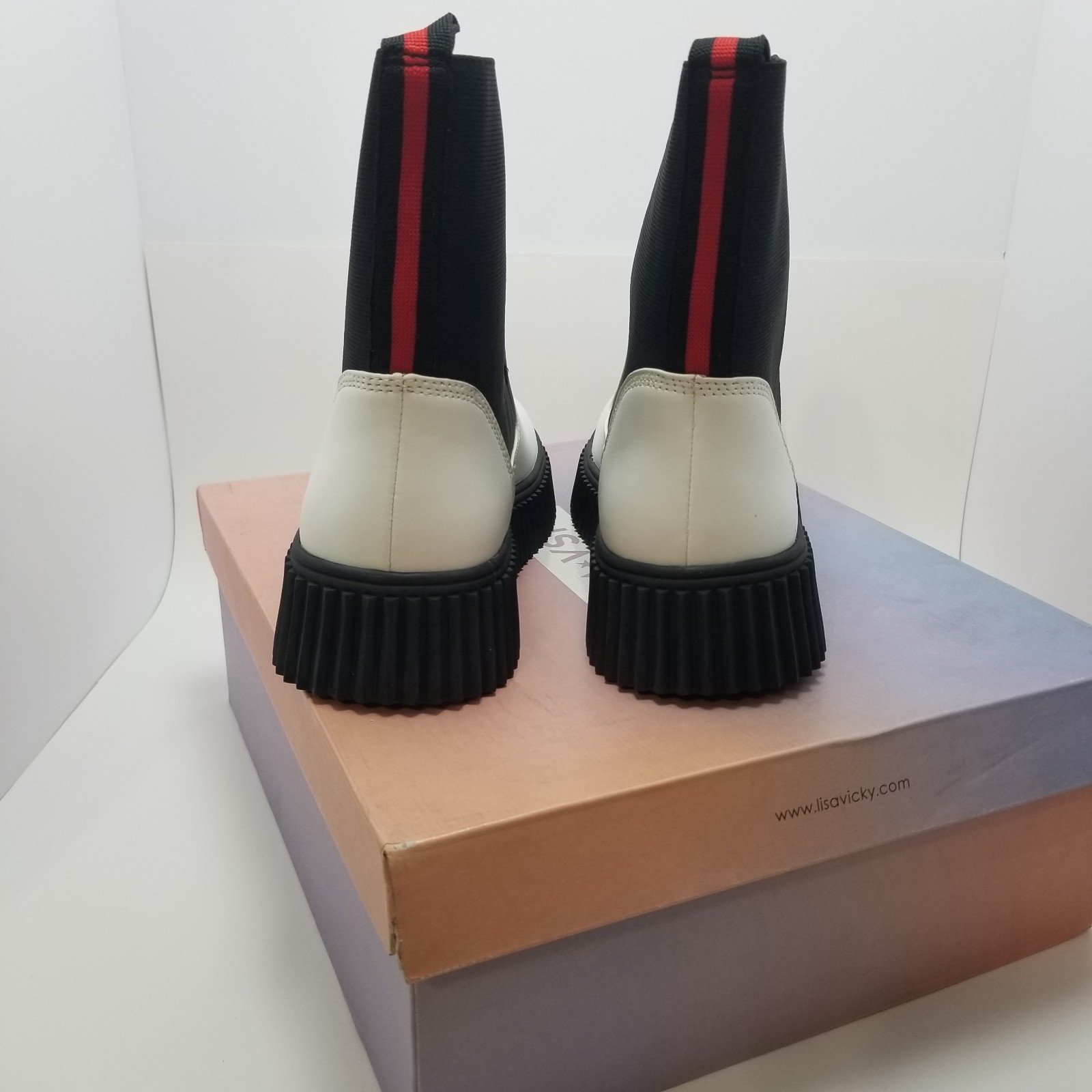 LISA VICKY Boots Womens 10M White Black Leather Chelsea Platform Pull On NEW