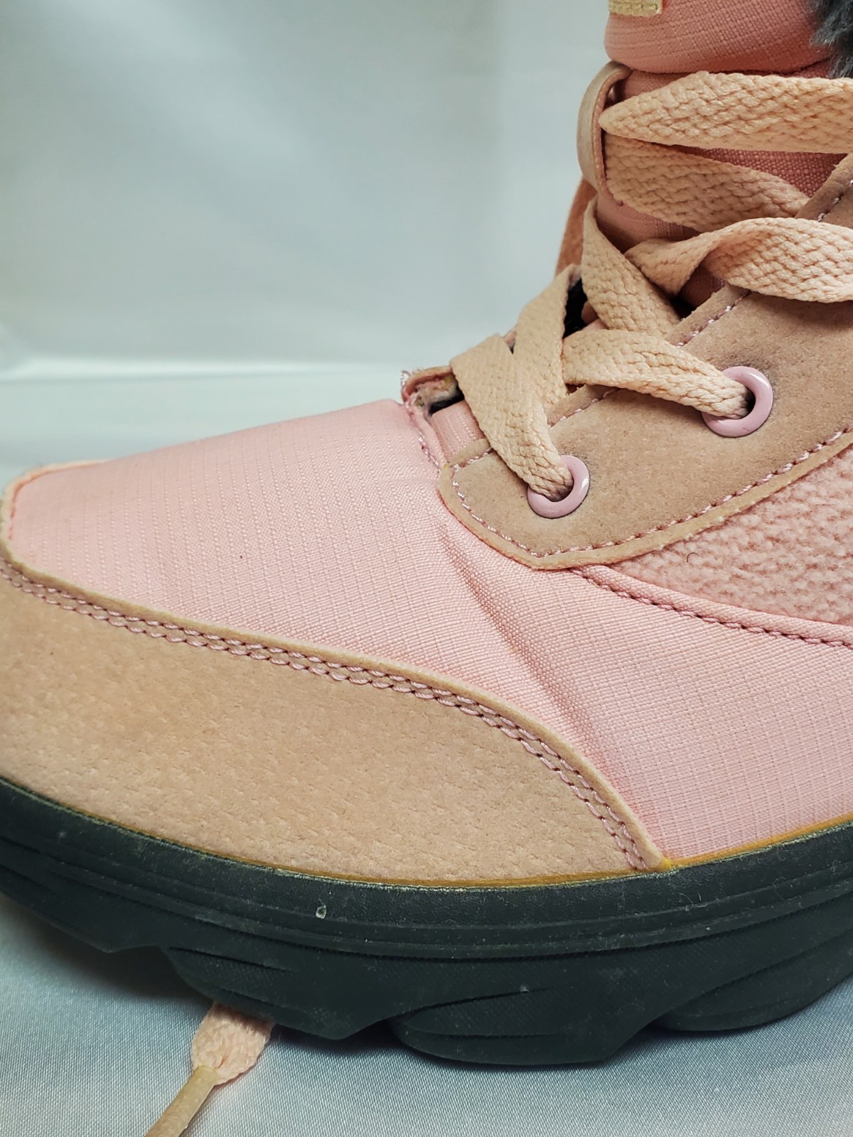 Women’s OUTDOORS Hiking Boots In Pink W/ Gray Faux Fur Size 40 -8 1/2 US