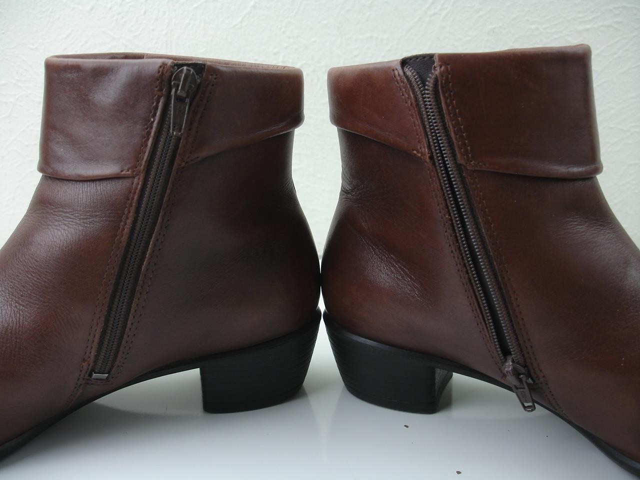Women’s 10 10.5 41 Ecco Brown Leather Sculptured 75 Ankle Boots Zip Heels Bootie