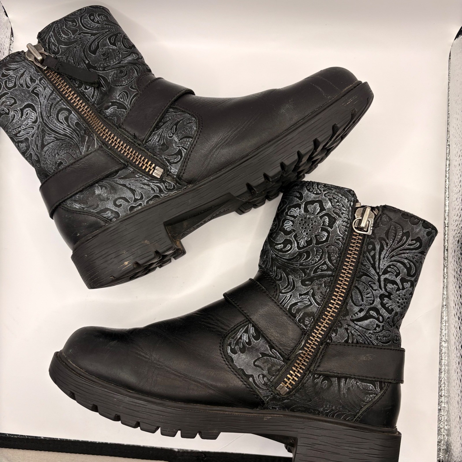 Alegria Channing Black Leather Embossed Paisley Moto Boots Womens 37 CHA-185