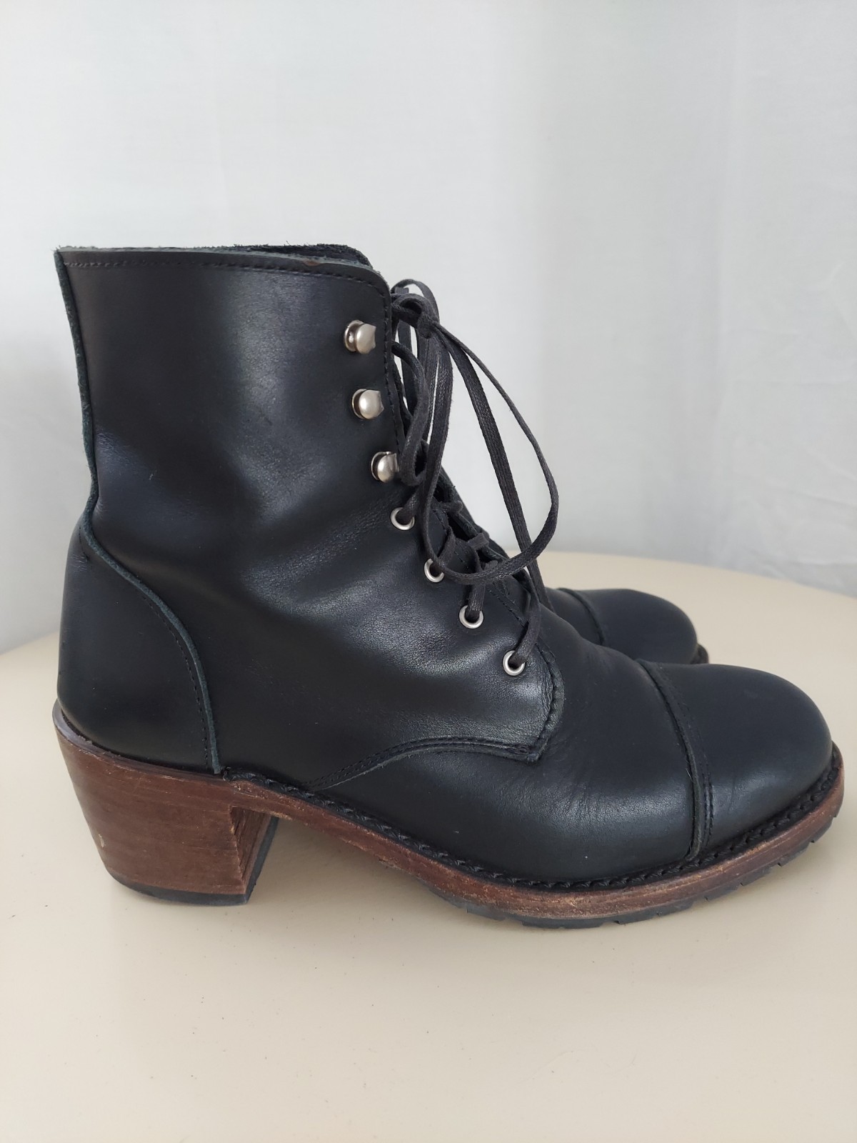 Red Wing Shoes Eileen Heritage Heeled Black Ankle Booties Lace Up Size 9B