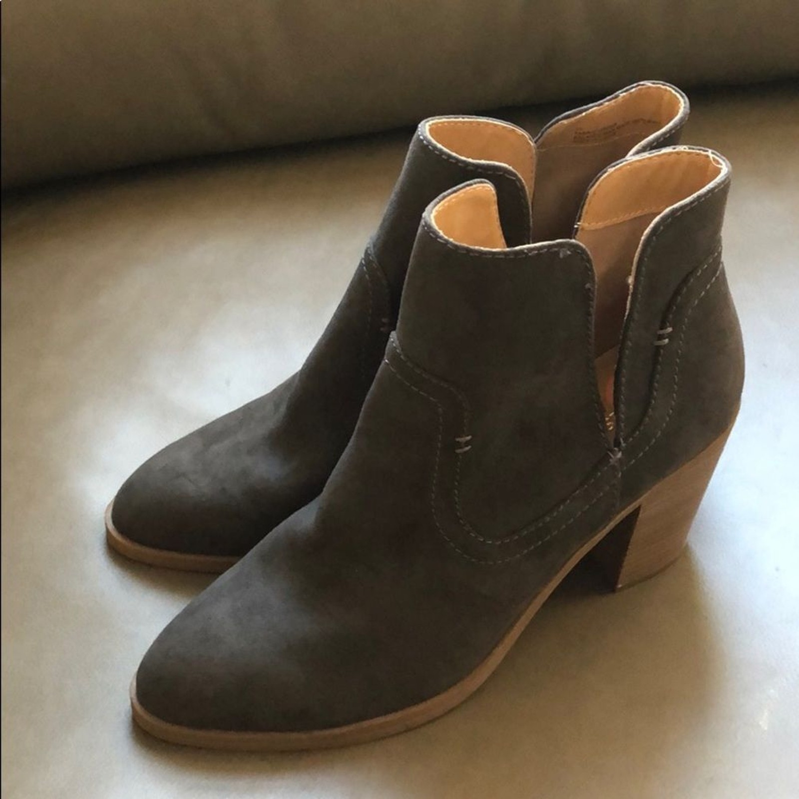 Express High Side Slit Faux Suede Booties Boots Size 10
