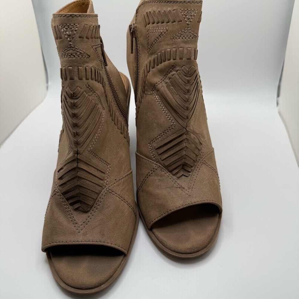 Universal Thread Brown Ankle Booties