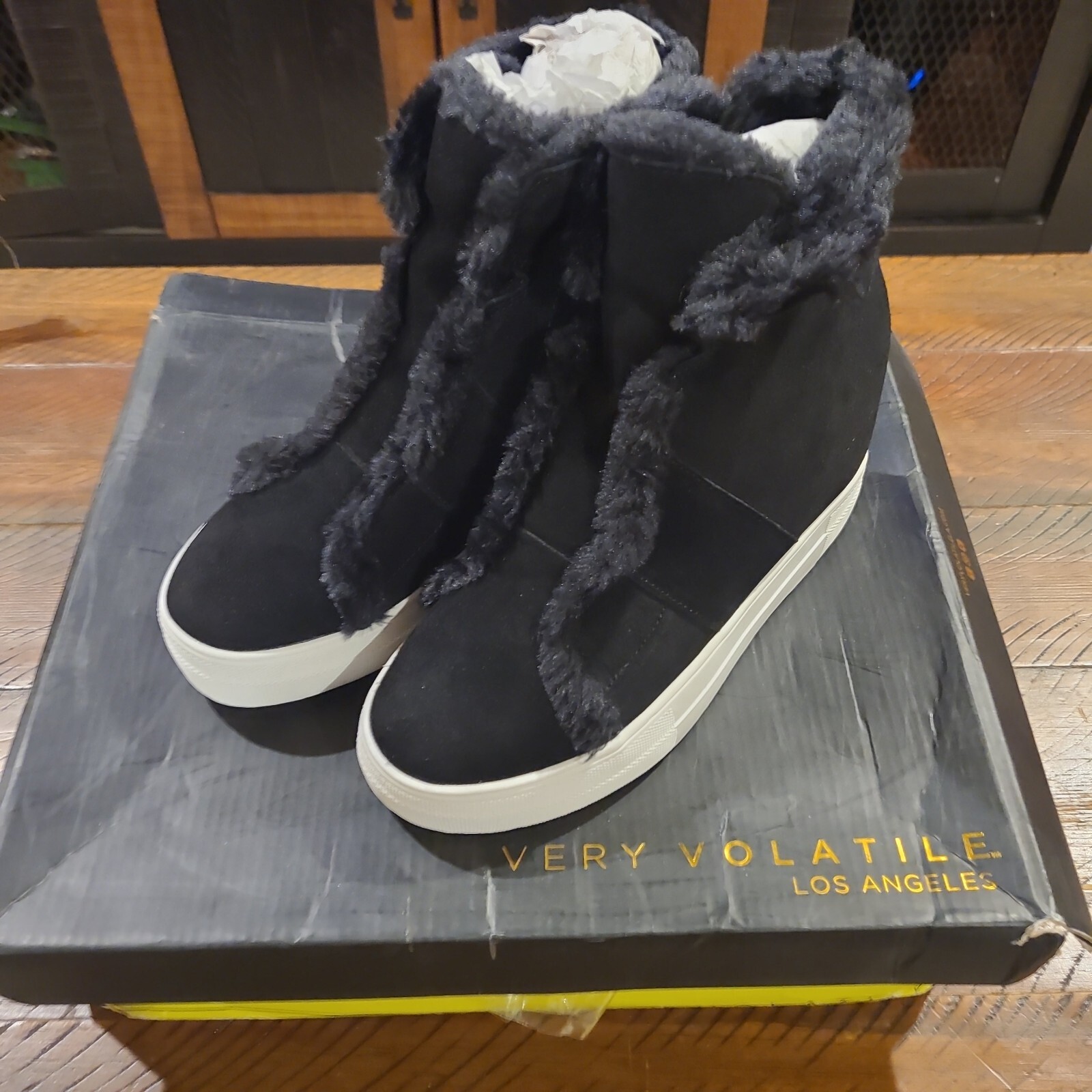 Very Volatile Women’s Black Trainers Sz 6
