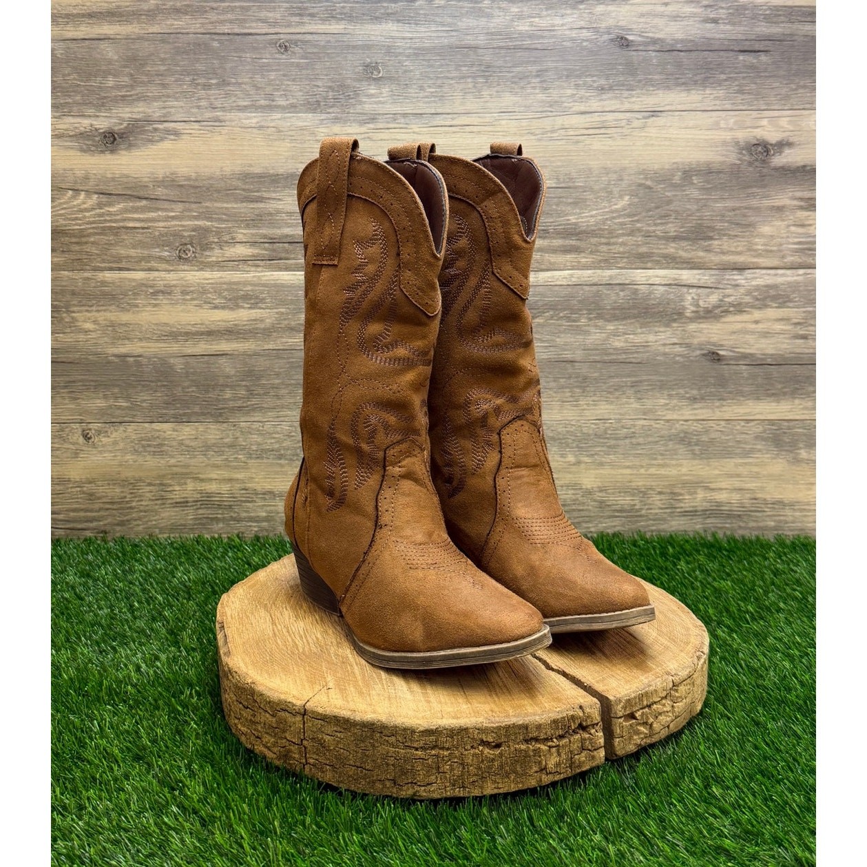 Unknown Women – Size 8M – Tan Soft Faux Leather Boots Style A-Tylee
