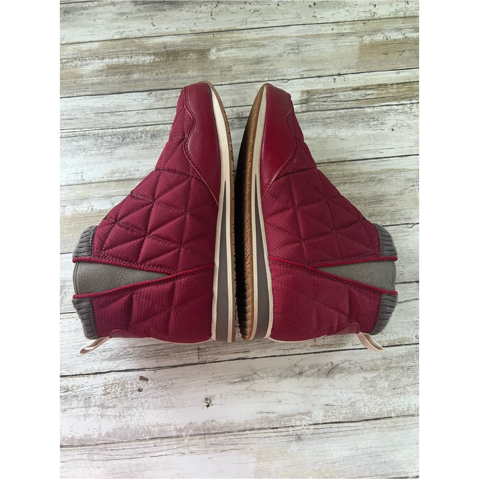 Teva Re Ember Mid Quilted Boot in Rhubarb Woman Size US 9
