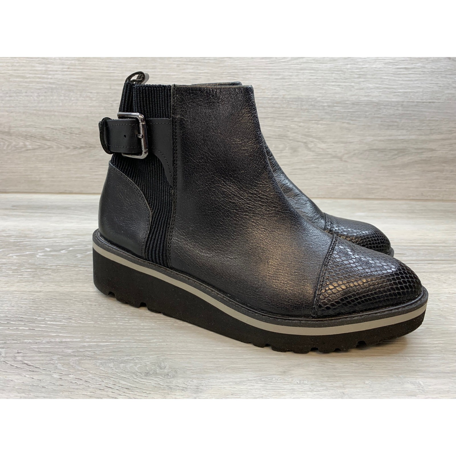 Donald Pliner Tinsley Women’s Black Leather Cap Toe Wedge Booties 11 Shoes