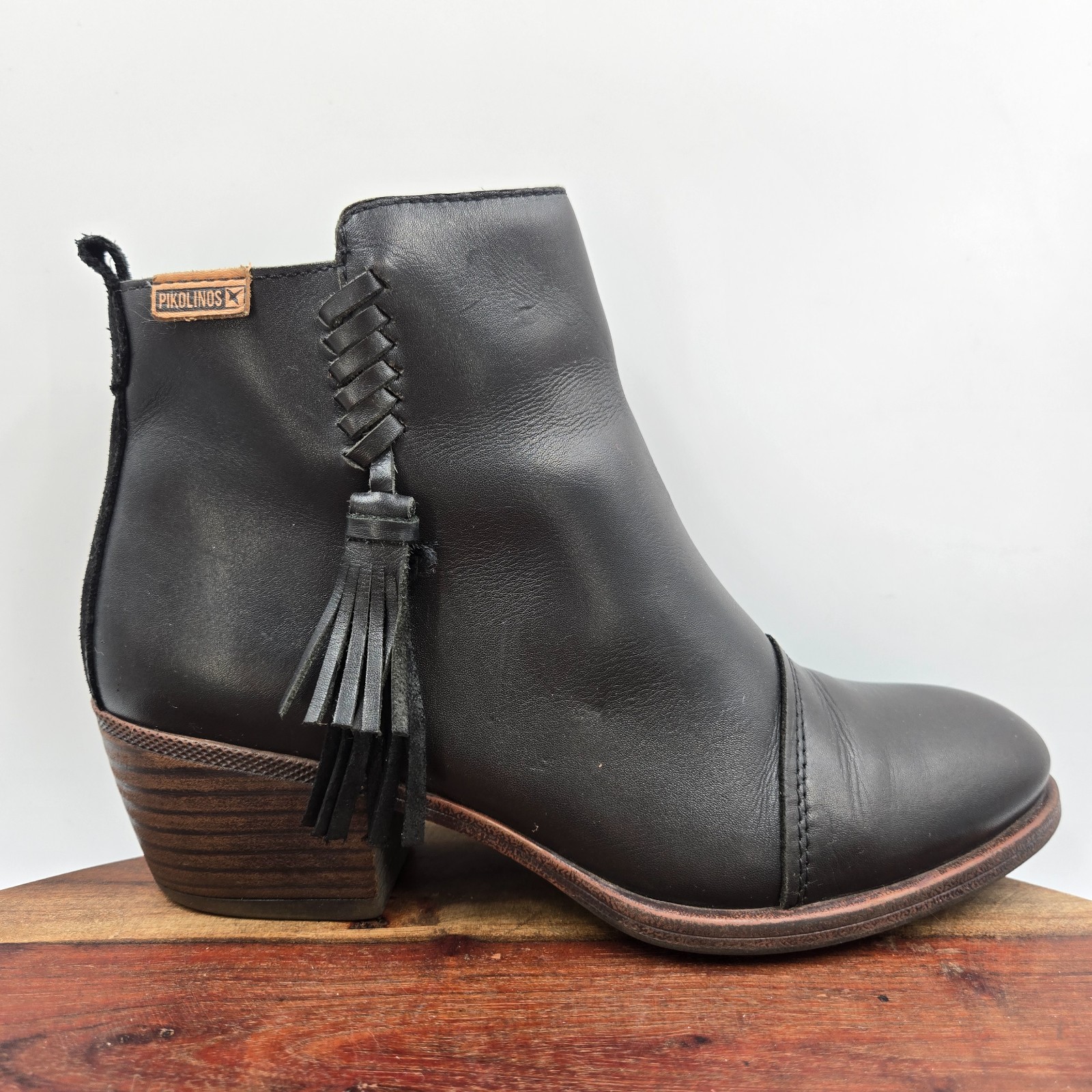 Pikolinos Baqueira Boots Women’s 38 / 7.5 Black Leather Tasseled Fringe Booties