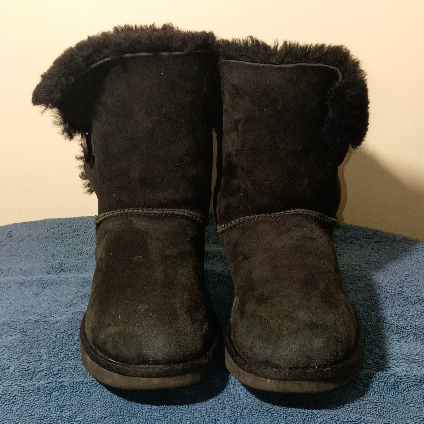 UGG Australia Boots Bailey Button Classic Short Women’s Size 10 Black