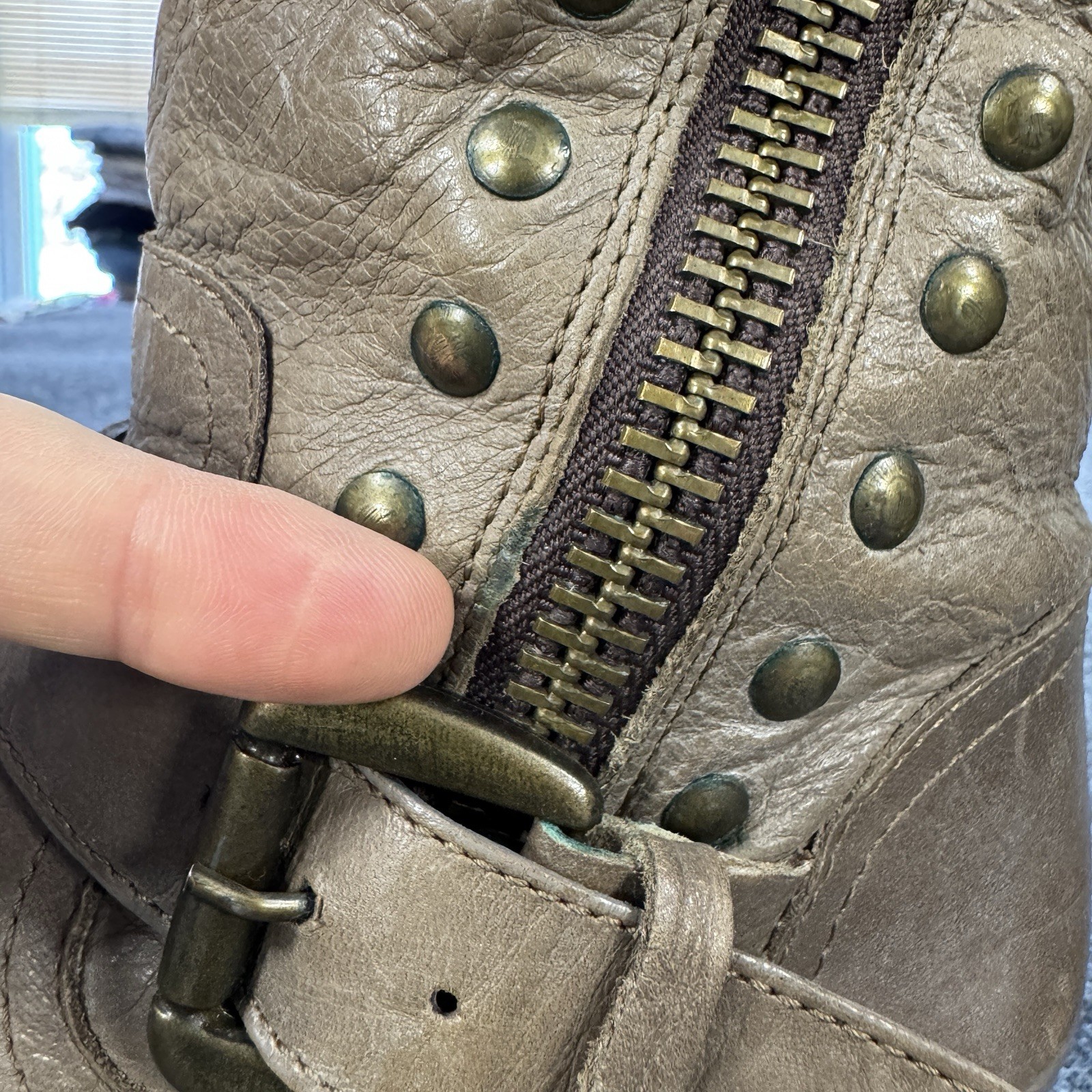 Steve Madden Tall Leather Riding Boots Studded Zip Women’s 7 Gray Brown
