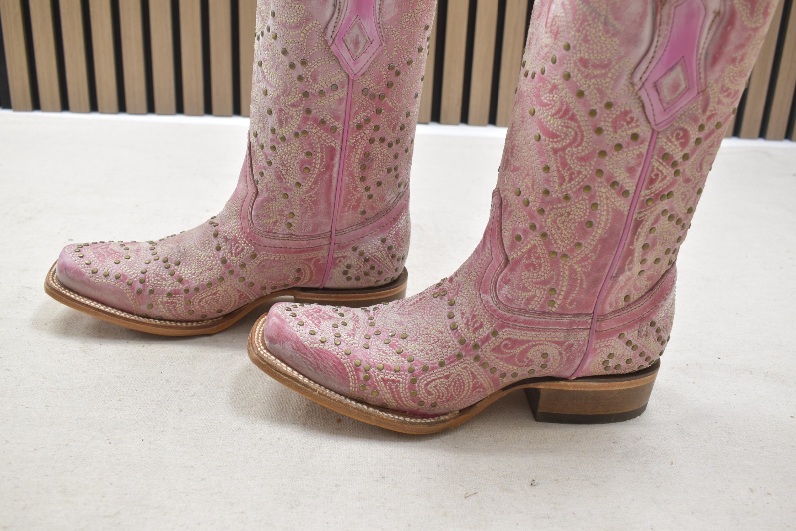 Corral Ladies Powder Pink Embroidery Studs Sq. Toe Leather Boots C4042 US Sz 7.5