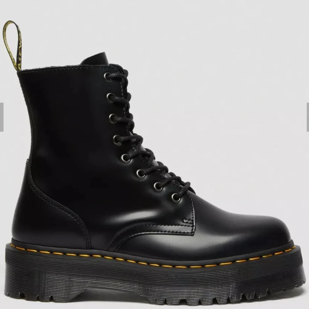 Dr. Martens Unisex Jadon Smooth Leather Platform Boots