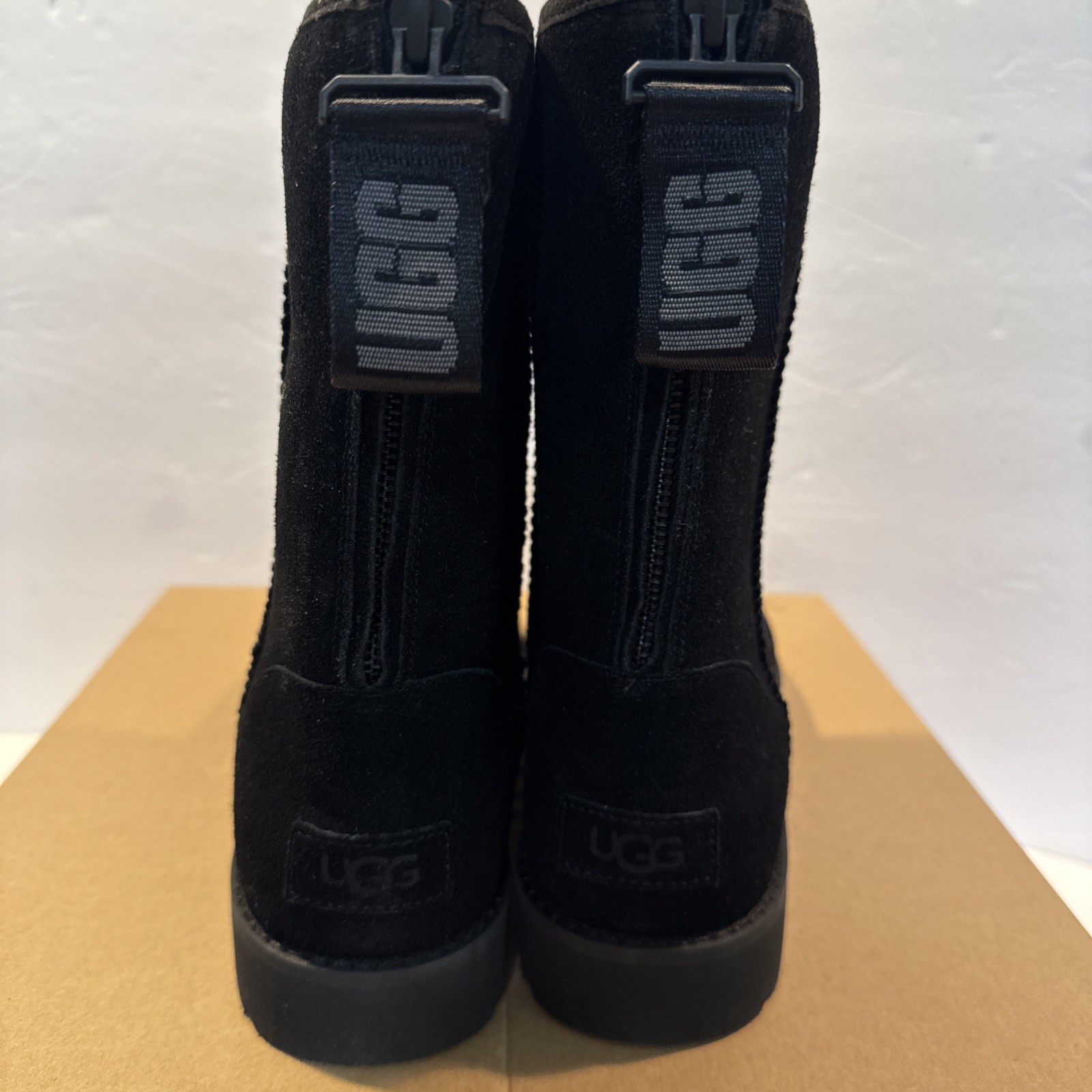 UGG CLASSIC SHORT Logo Zip Black BOOT US 11/ EU 42/ UK 9