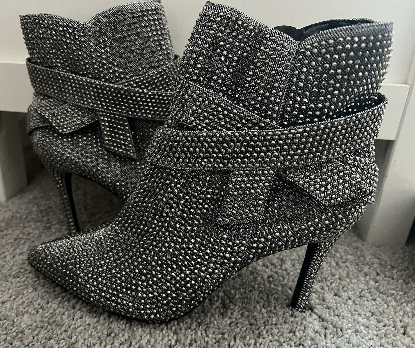 Gianni Bini Women’s Boots 8M Rhinestone Stiletto Heel Ankle Party Cocktail Glam