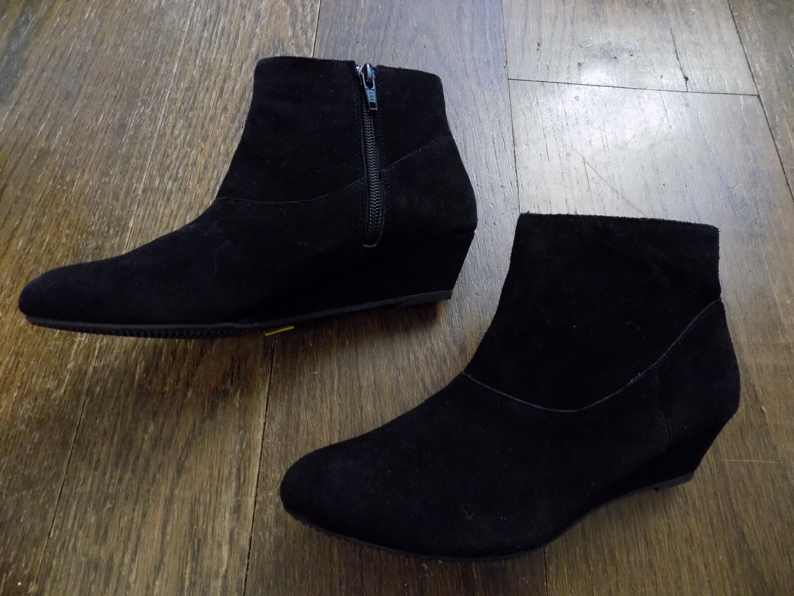 BC Born in California Size 6 Say Cheese Black 1.5″ Heel Wedge Booties Boots EUC