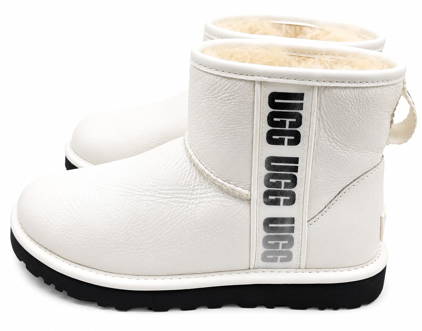 UGG Classic Boots Mini Side Logo Women’s US 7 Ultra Matte White 1133490