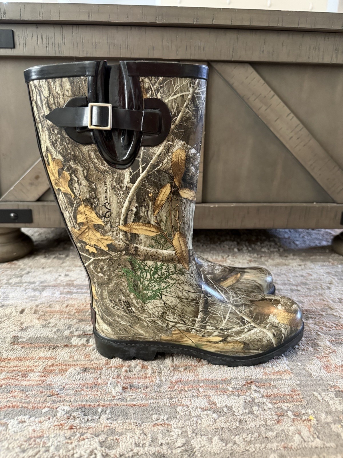 Magellan Outdoors Women’s Realtree Edge Rubber Boots size 9