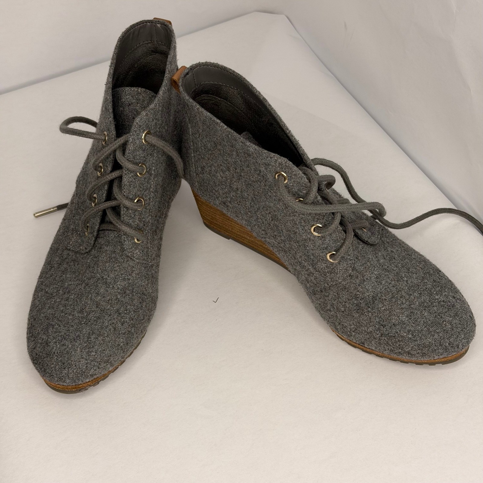 Dr. Scholls Close Call Grey Felt Wedge Lace Up Booties Womens 6M Chukka Boots