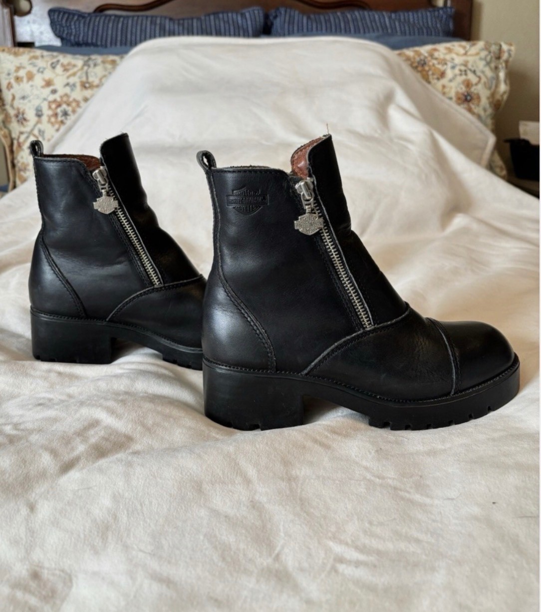 Harley Davidson Boots Size 6.5 W, Black, Zipper, low heel. Barely worn.