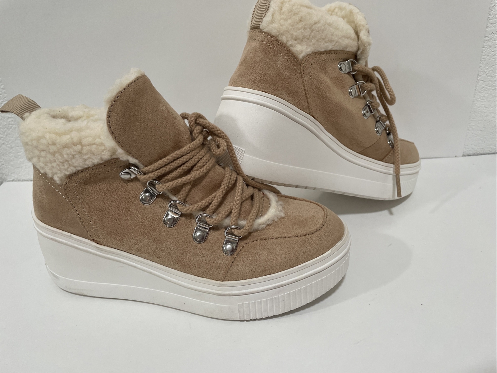 madden girl teerra sand Women shoes size 5.5 New with defects